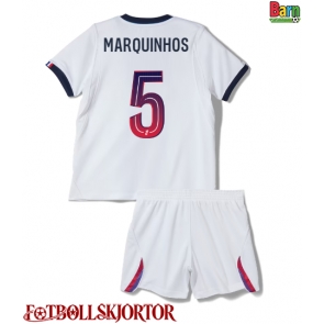 Paris Saint-Germain Marquinhos #5 Borta Kläder Barn 2026-27 Kortärmad (+ Korta byxor)